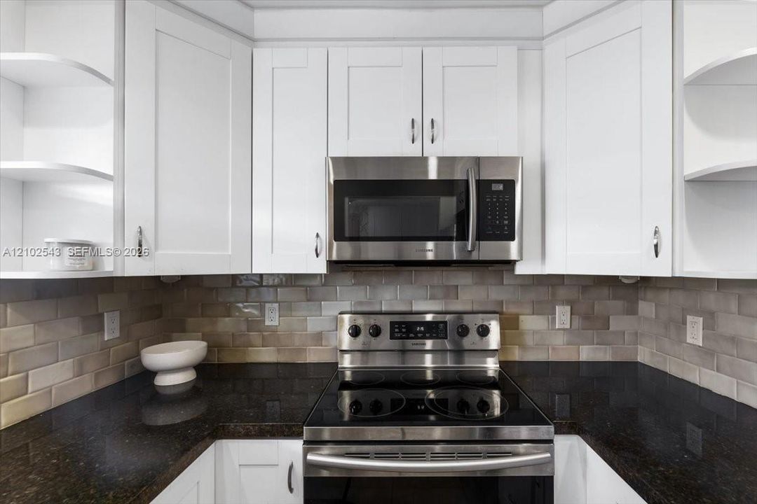 For Sale: $199,000 (1 beds, 1 baths, 700 Square Feet)