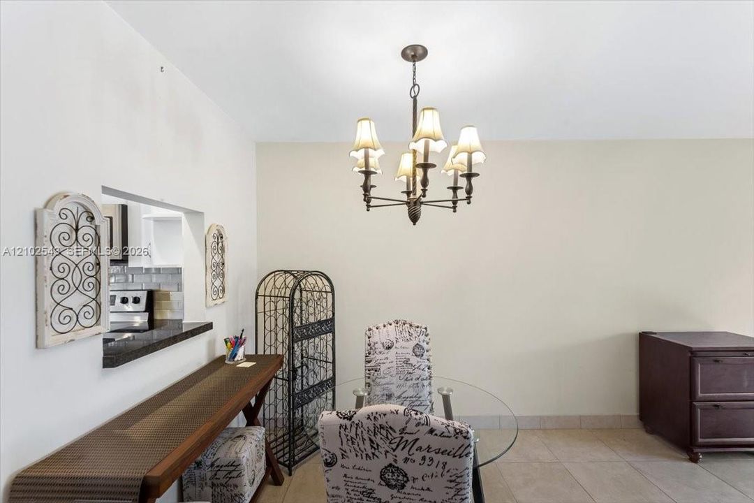 For Sale: $199,000 (1 beds, 1 baths, 700 Square Feet)