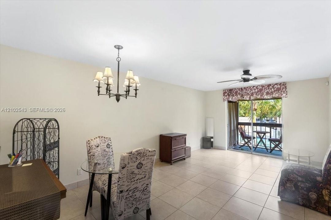 For Sale: $199,000 (1 beds, 1 baths, 700 Square Feet)