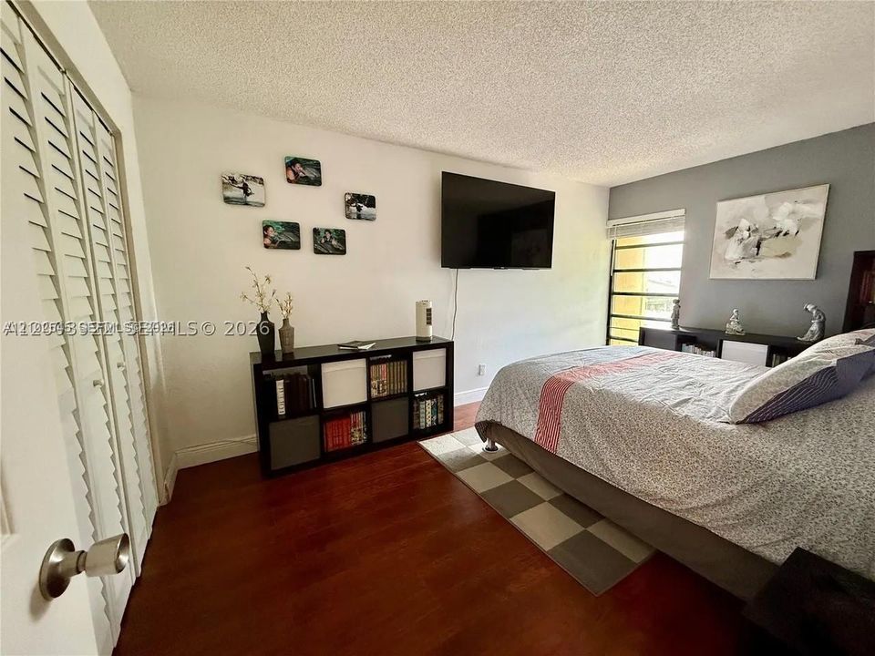 For Sale: $369,500 (3 beds, 2 baths, 1472 Square Feet)
