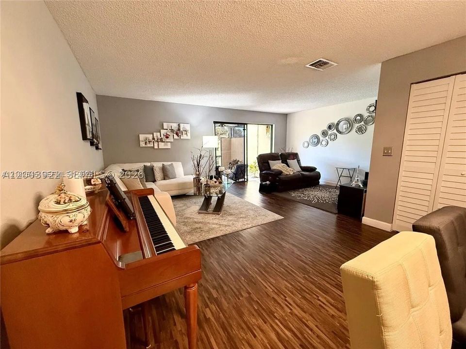 For Sale: $369,500 (3 beds, 2 baths, 1472 Square Feet)