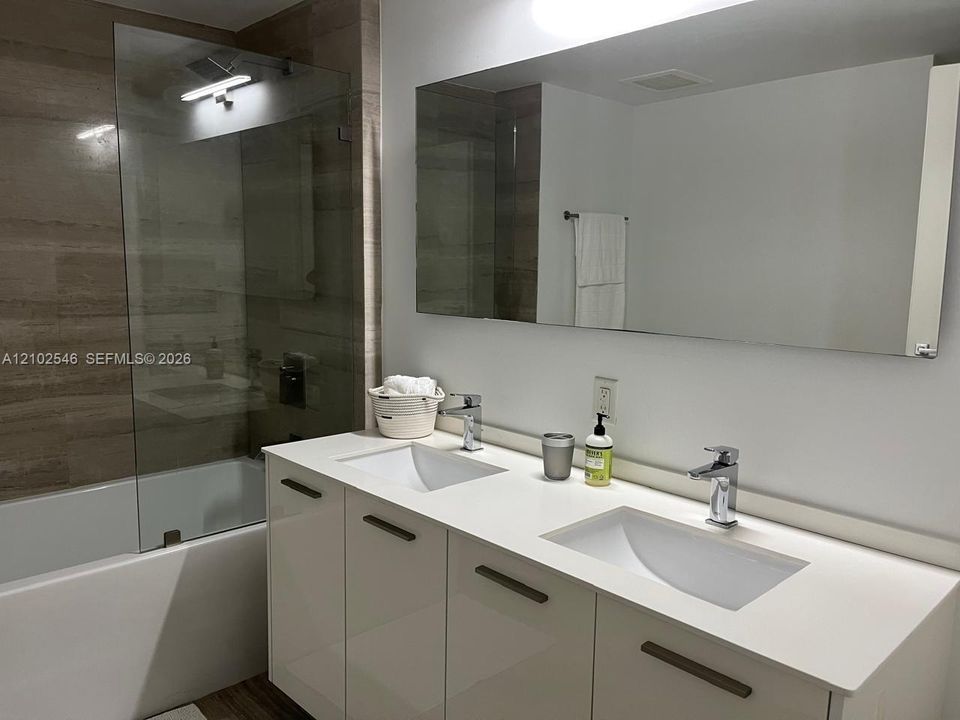 For Rent: $4,500 (1 beds, 1 baths, 696 Square Feet)
