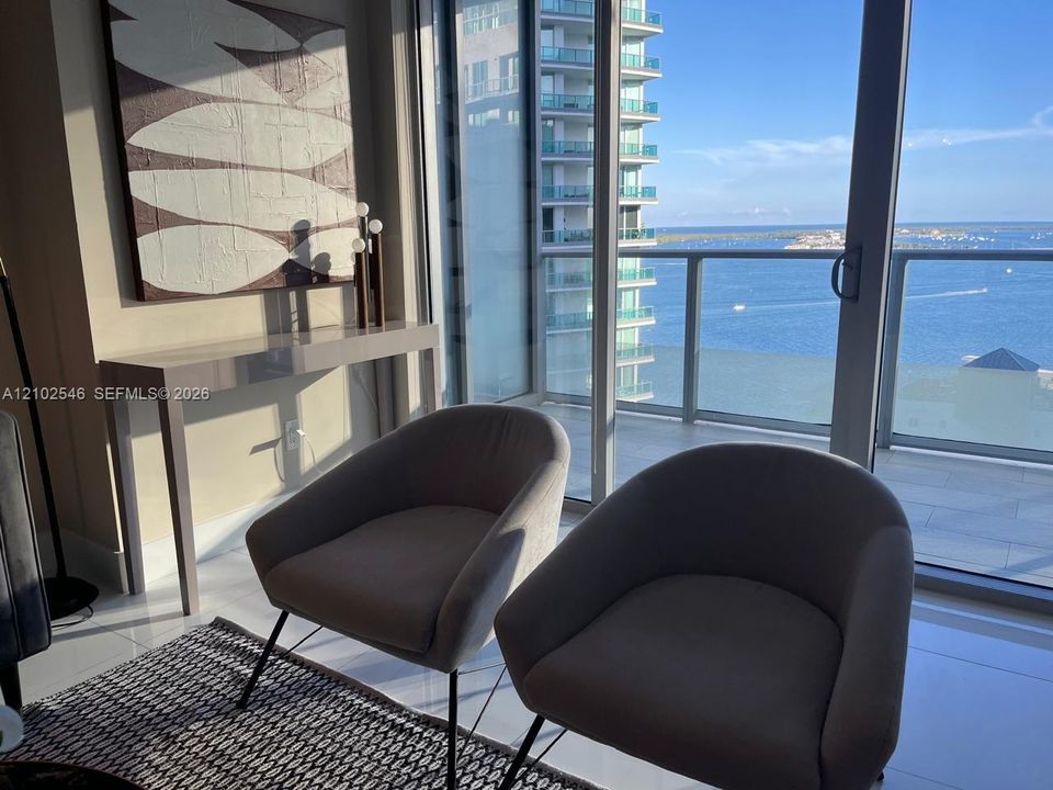 For Rent: $4,500 (1 beds, 1 baths, 696 Square Feet)