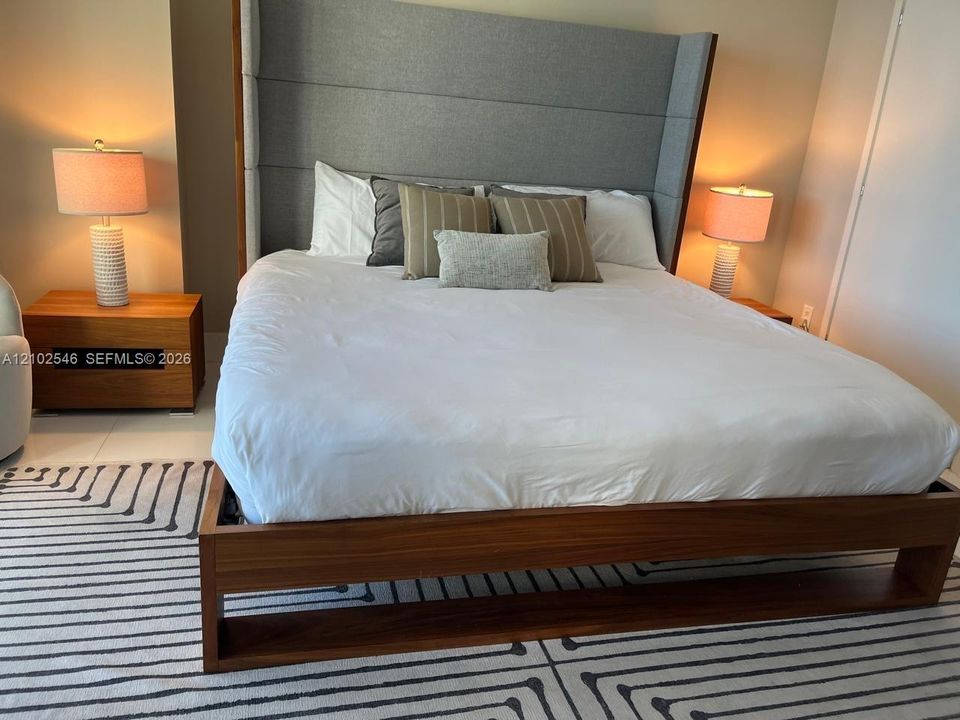 For Rent: $4,500 (1 beds, 1 baths, 696 Square Feet)