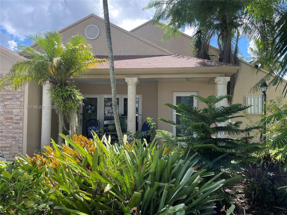 En Venta: $549,000 (3 camas, 2 baños, 1420 Pies cuadrados)
