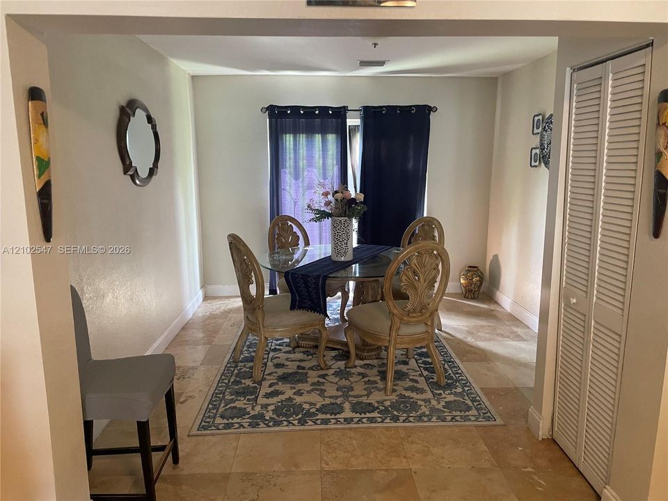 En Venta: $549,000 (3 camas, 2 baños, 1420 Pies cuadrados)