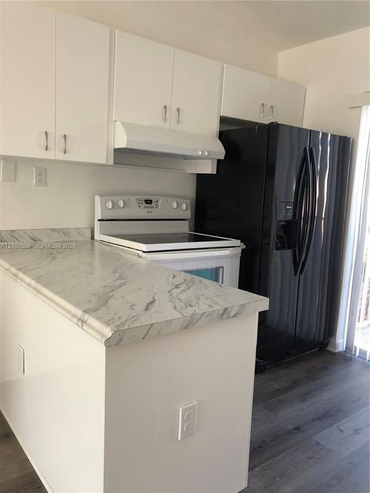 For Rent: $2,200 (2 beds, 2 baths, 800 Square Feet)