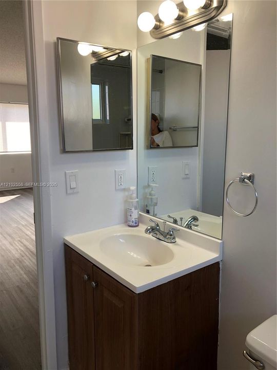 For Rent: $2,200 (2 beds, 2 baths, 800 Square Feet)