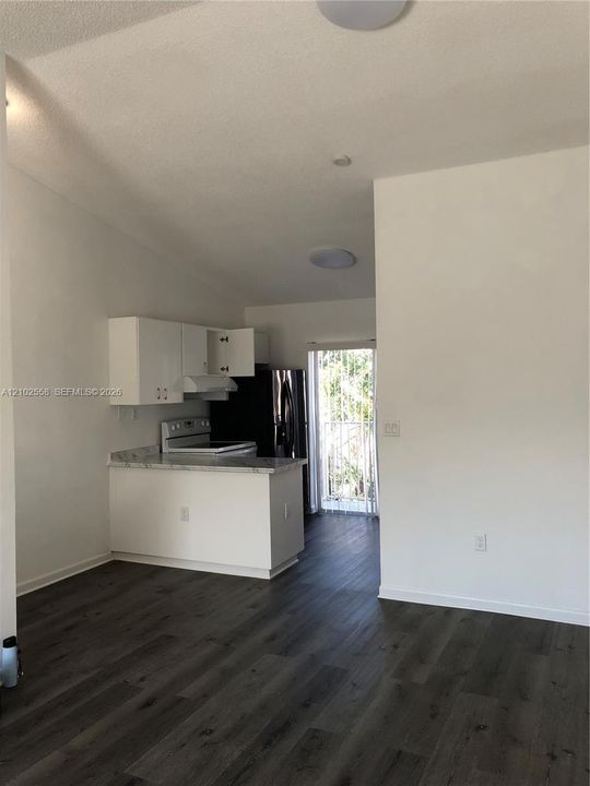 For Rent: $2,200 (2 beds, 2 baths, 800 Square Feet)