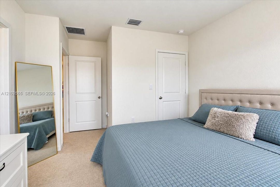 В аренду: $2,600 (3 спален, 2 ванн, 1433 Квадратных фут)