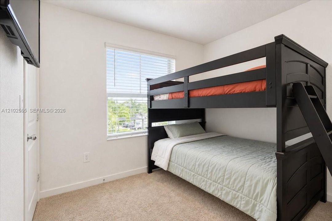 В аренду: $2,600 (3 спален, 2 ванн, 1433 Квадратных фут)