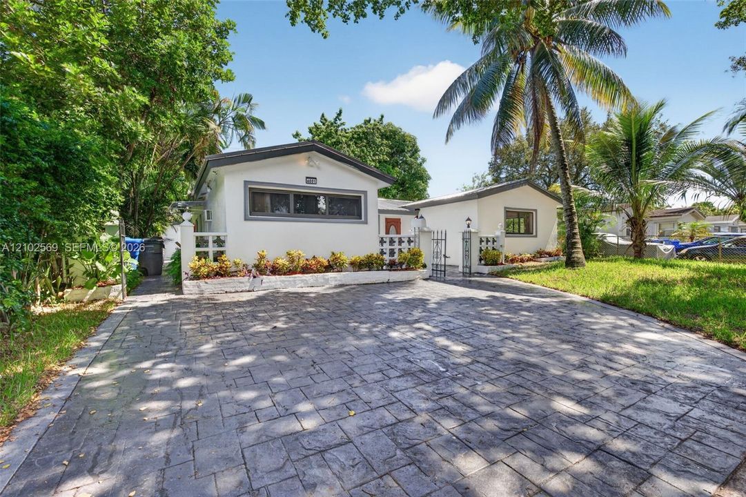 На продажу: $599,900 (4 спален, 2 ванн, 1334 Квадратных фут)