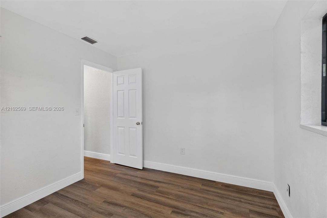 На продажу: $599,900 (4 спален, 2 ванн, 1334 Квадратных фут)