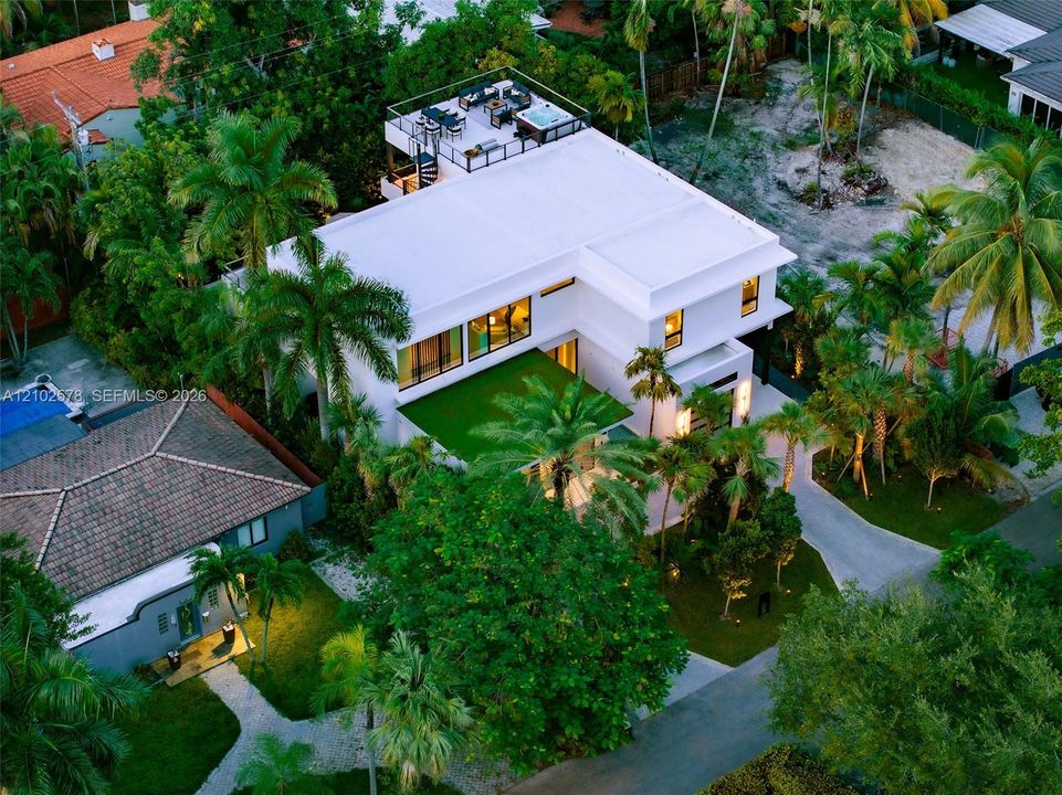 На продажу: $7,200,000 (6 спален, 5 ванн, 5034 Квадратных фут)
