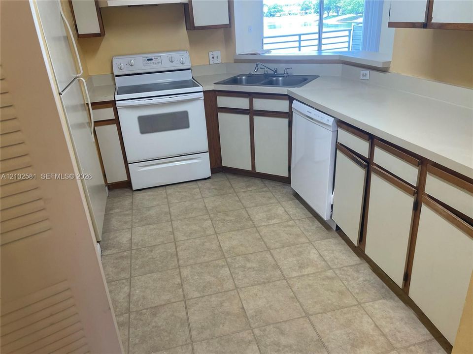 На продажу: $195,000 (2 спален, 2 ванн, 1096 Квадратных фут)