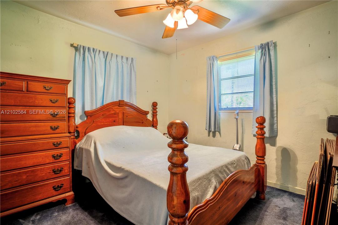 For Sale: $549,000 (3 beds, 1 baths, 980 Square Feet)