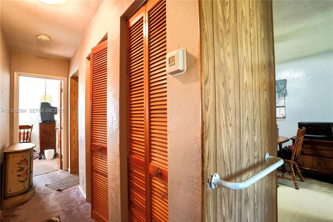 For Sale: $549,000 (3 beds, 1 baths, 980 Square Feet)