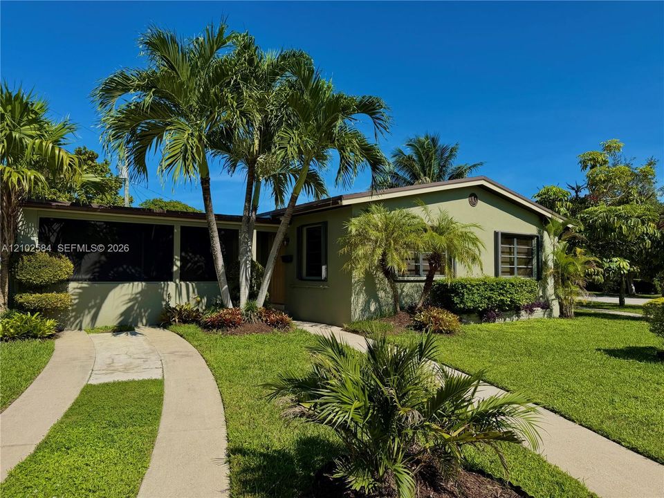 For Sale: $549,000 (3 beds, 1 baths, 980 Square Feet)