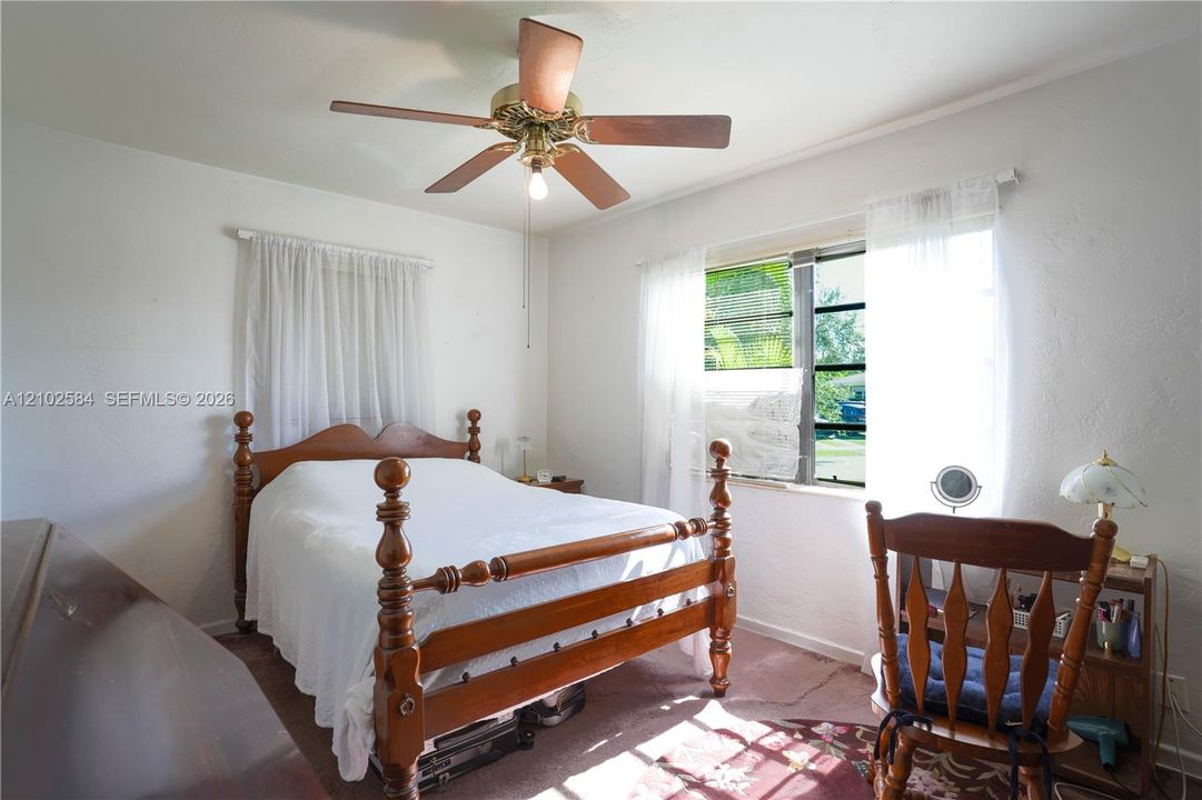 For Sale: $549,000 (3 beds, 1 baths, 980 Square Feet)