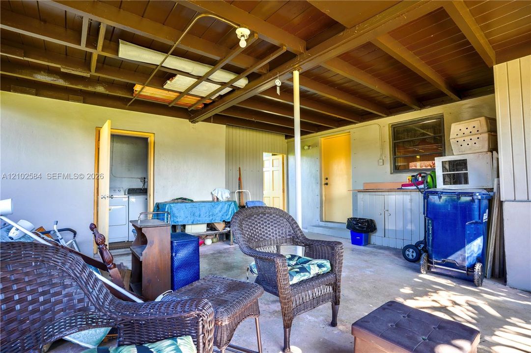 For Sale: $549,000 (3 beds, 1 baths, 980 Square Feet)