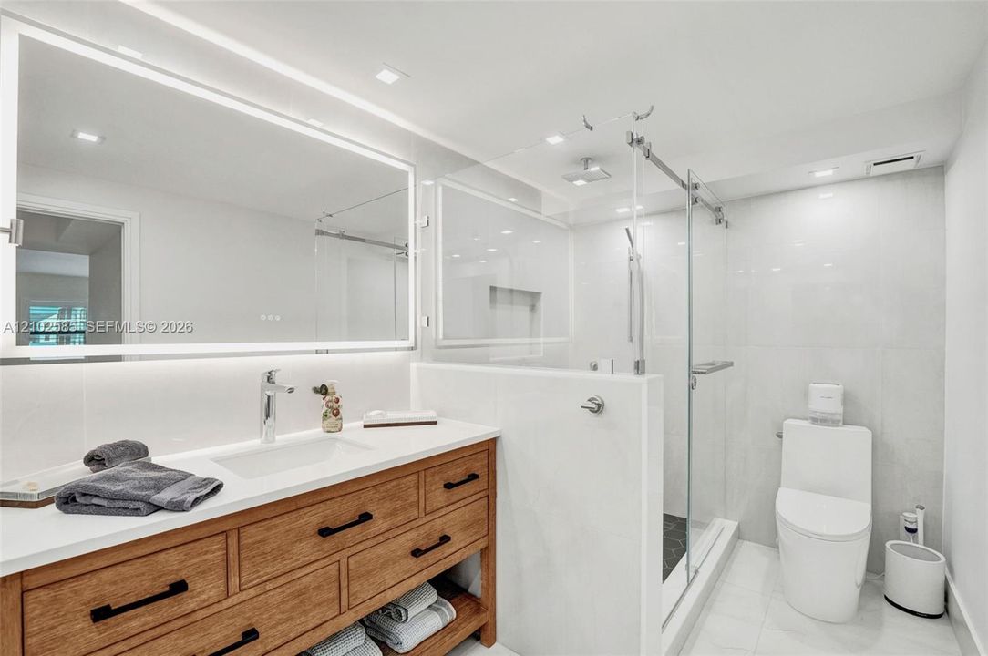 На продажу: $699,900 (2 спален, 2 ванн, 1500 Квадратных фут)
