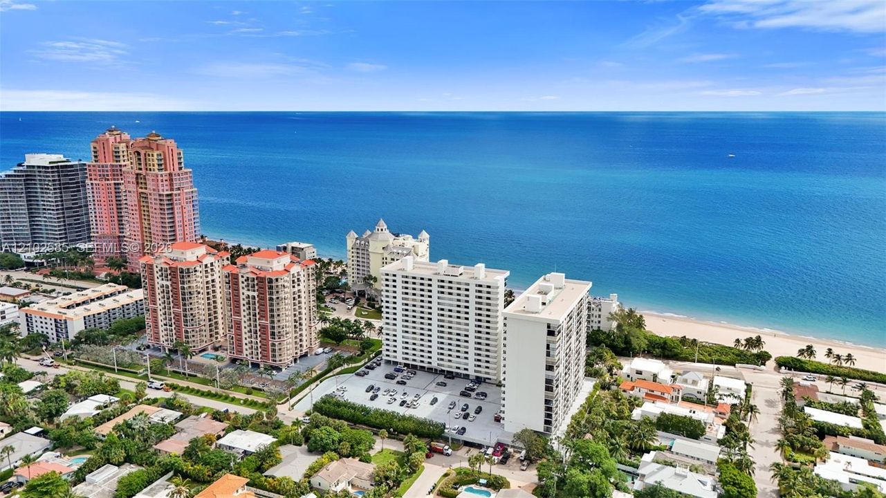 На продажу: $699,900 (2 спален, 2 ванн, 1500 Квадратных фут)