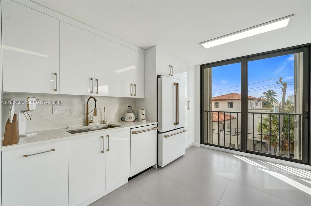 На продажу: $699,900 (2 спален, 2 ванн, 1500 Квадратных фут)