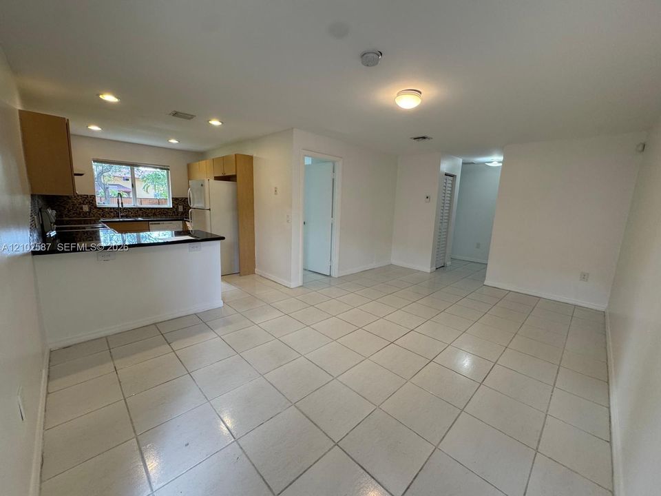 В аренду: $3,200 (4 спален, 2 ванн, 2415 Квадратных фут)