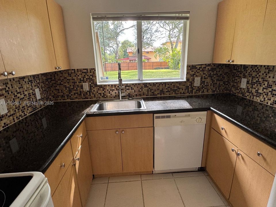 В аренду: $3,200 (4 спален, 2 ванн, 2415 Квадратных фут)