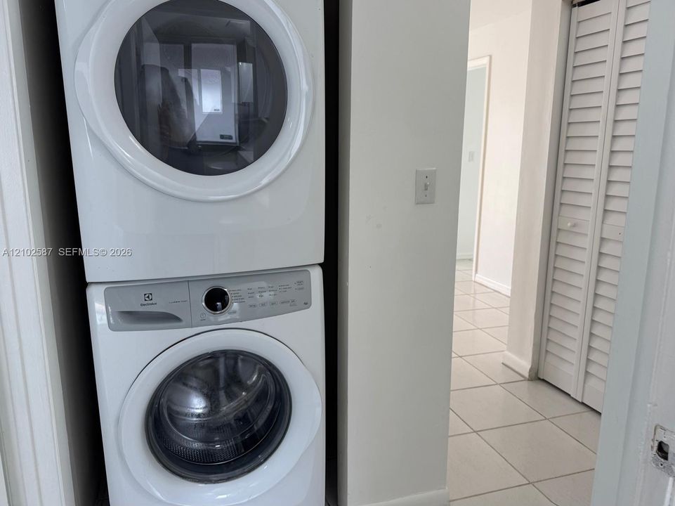 В аренду: $3,200 (4 спален, 2 ванн, 2415 Квадратных фут)