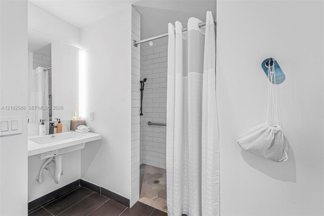 En Venta: $1,299,000 (2 camas, 2 baños, 825 Pies cuadrados)