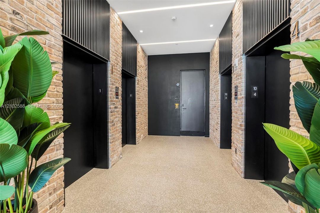 En Venta: $1,299,000 (2 camas, 2 baños, 825 Pies cuadrados)