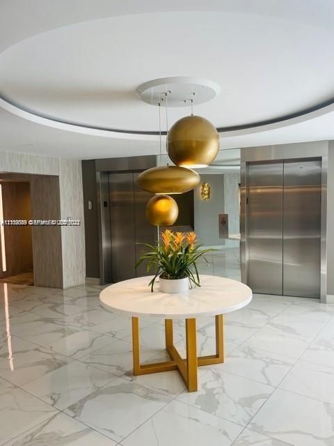 For Rent: $3,700 (1 beds, 1 baths, 896 Square Feet)