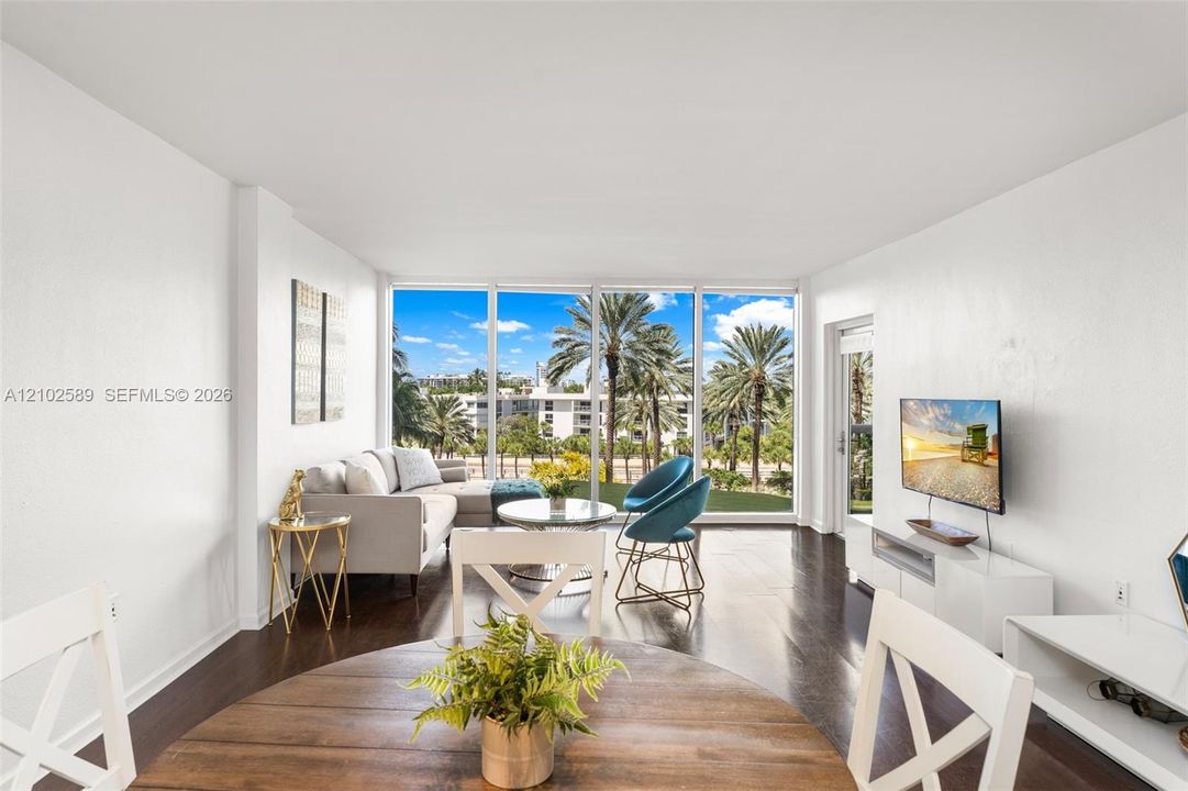 For Rent: $3,700 (1 beds, 1 baths, 896 Square Feet)