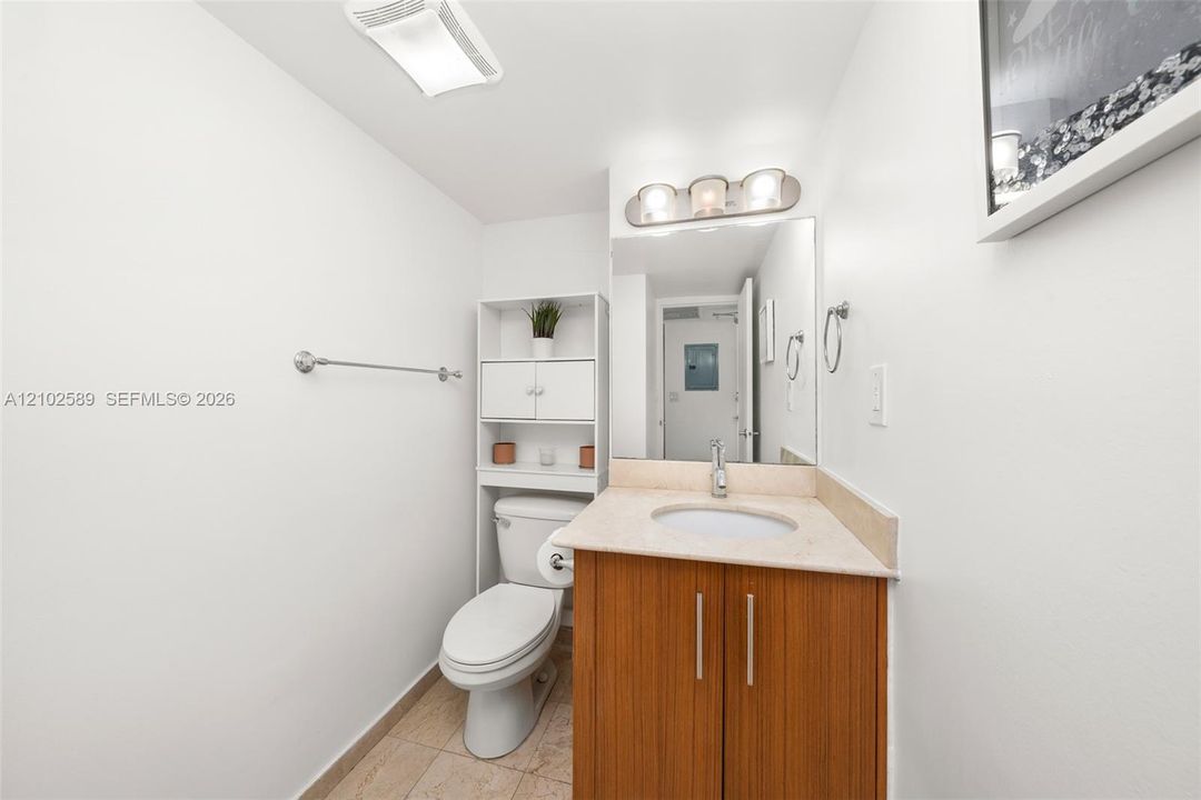 For Rent: $3,700 (1 beds, 1 baths, 896 Square Feet)