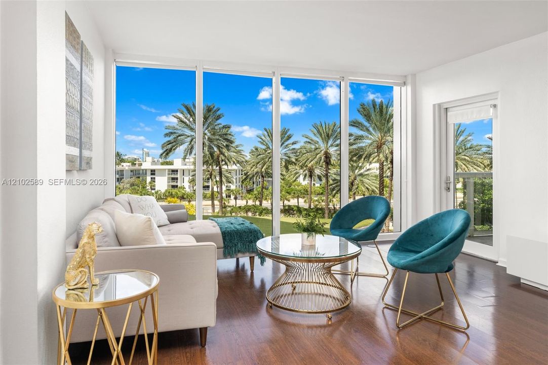 For Rent: $3,700 (1 beds, 1 baths, 896 Square Feet)