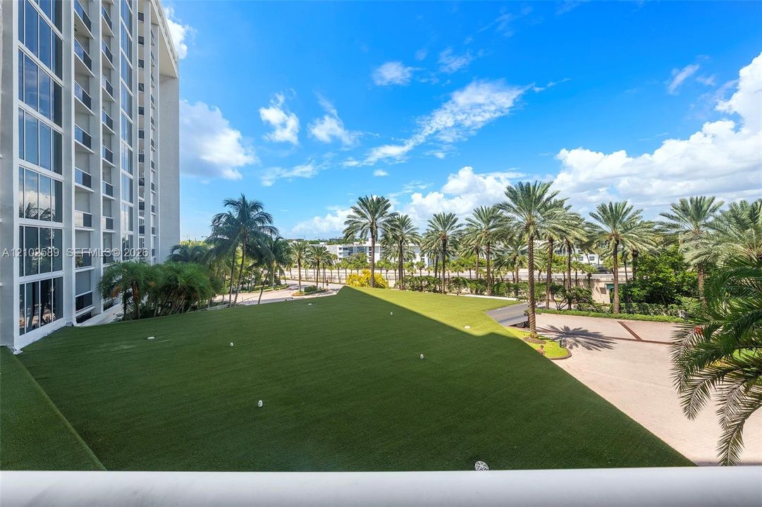 For Rent: $3,700 (1 beds, 1 baths, 896 Square Feet)