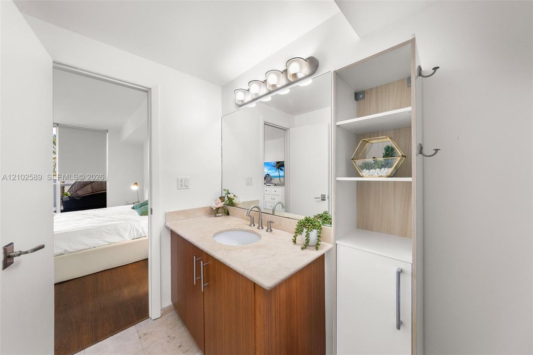 For Rent: $3,700 (1 beds, 1 baths, 896 Square Feet)