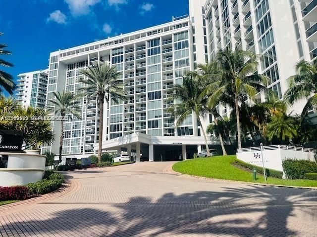 For Rent: $3,700 (1 beds, 1 baths, 896 Square Feet)