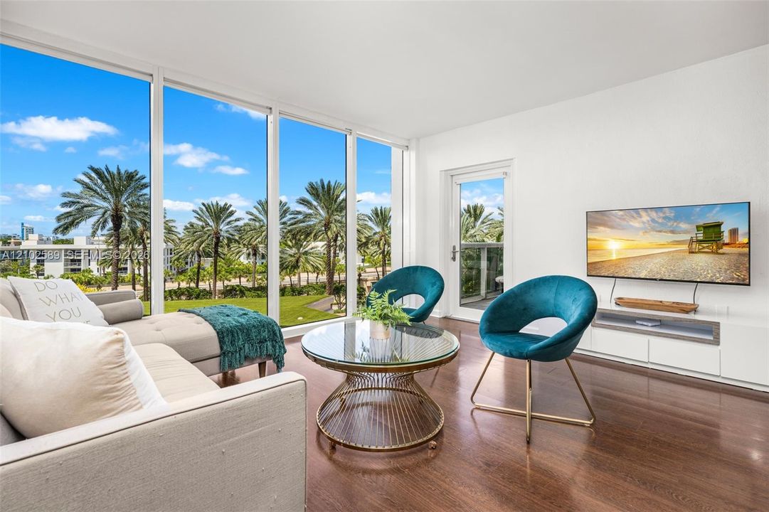 For Rent: $3,700 (1 beds, 1 baths, 896 Square Feet)