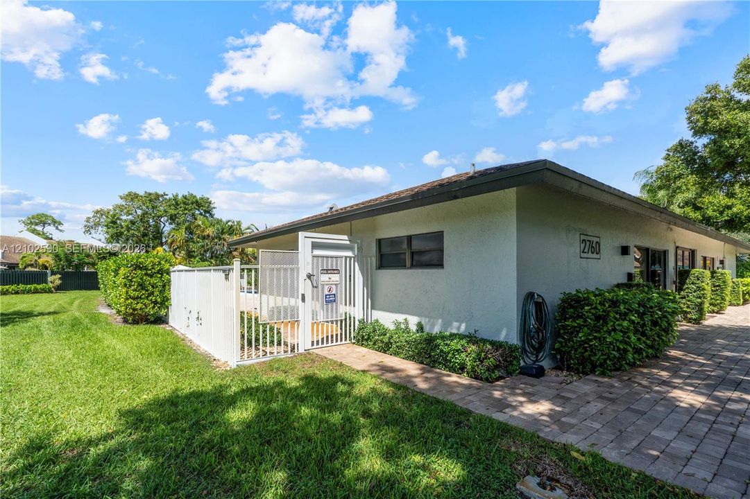 For Sale: $279,900 (2 beds, 2 baths, 1061 Square Feet)