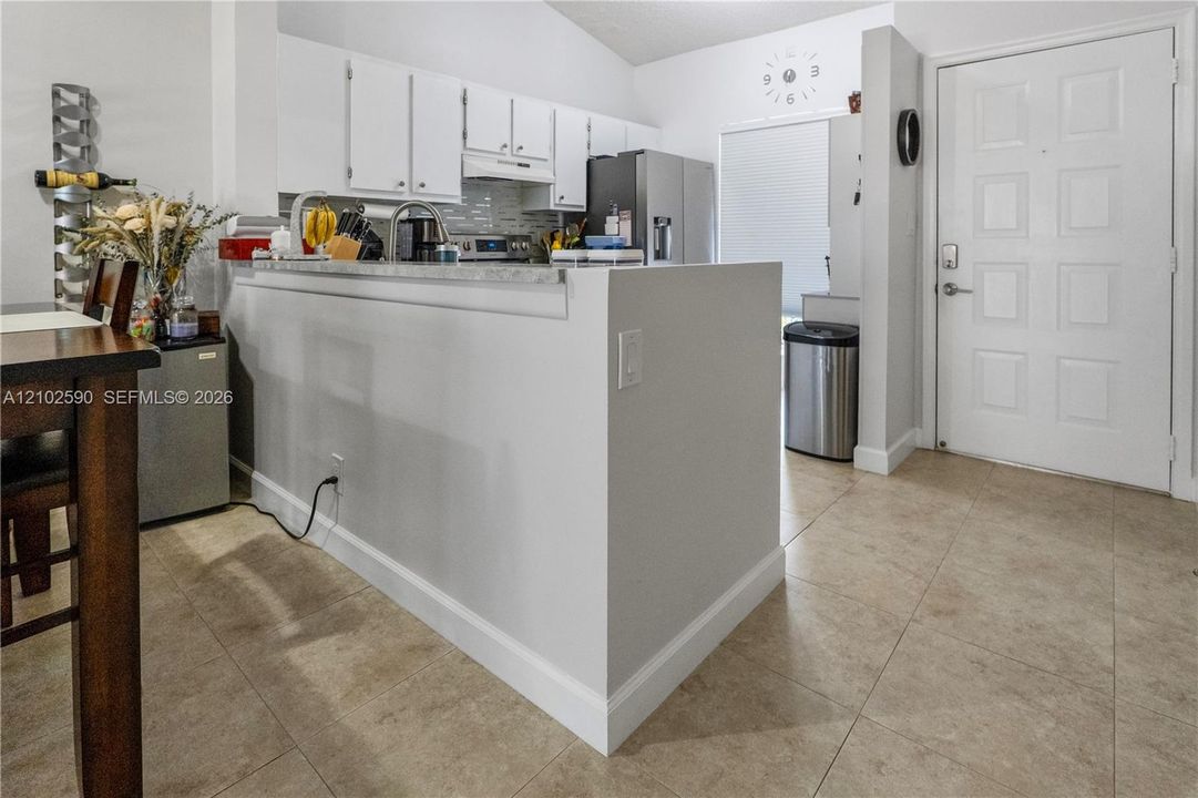 For Sale: $279,900 (2 beds, 2 baths, 1061 Square Feet)