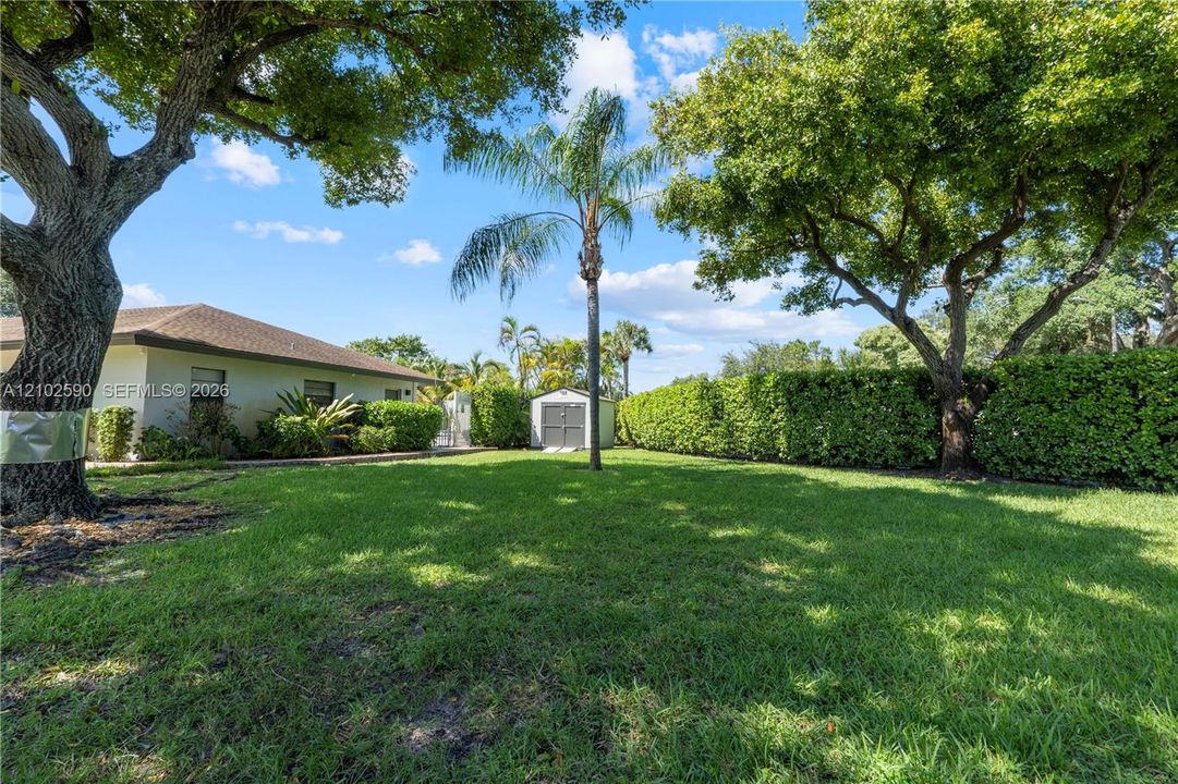 For Sale: $279,900 (2 beds, 2 baths, 1061 Square Feet)