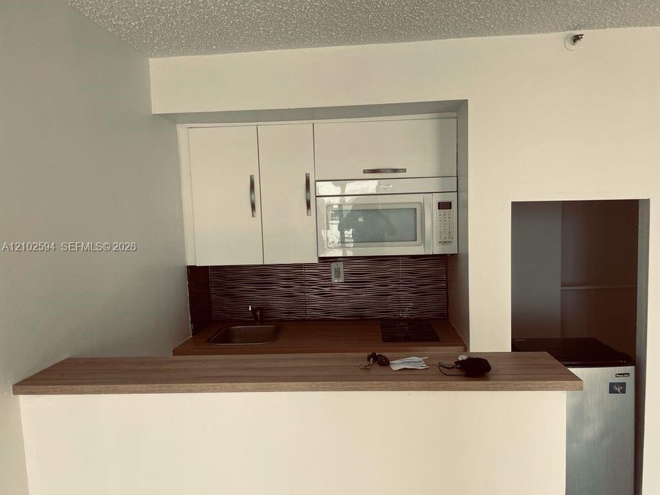 For Sale: $220,000 (0 beds, 1 baths, 400 Square Feet)