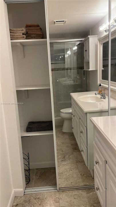 В аренду: $2,300 (2 спален, 2 ванн, 1190 Квадратных фут)