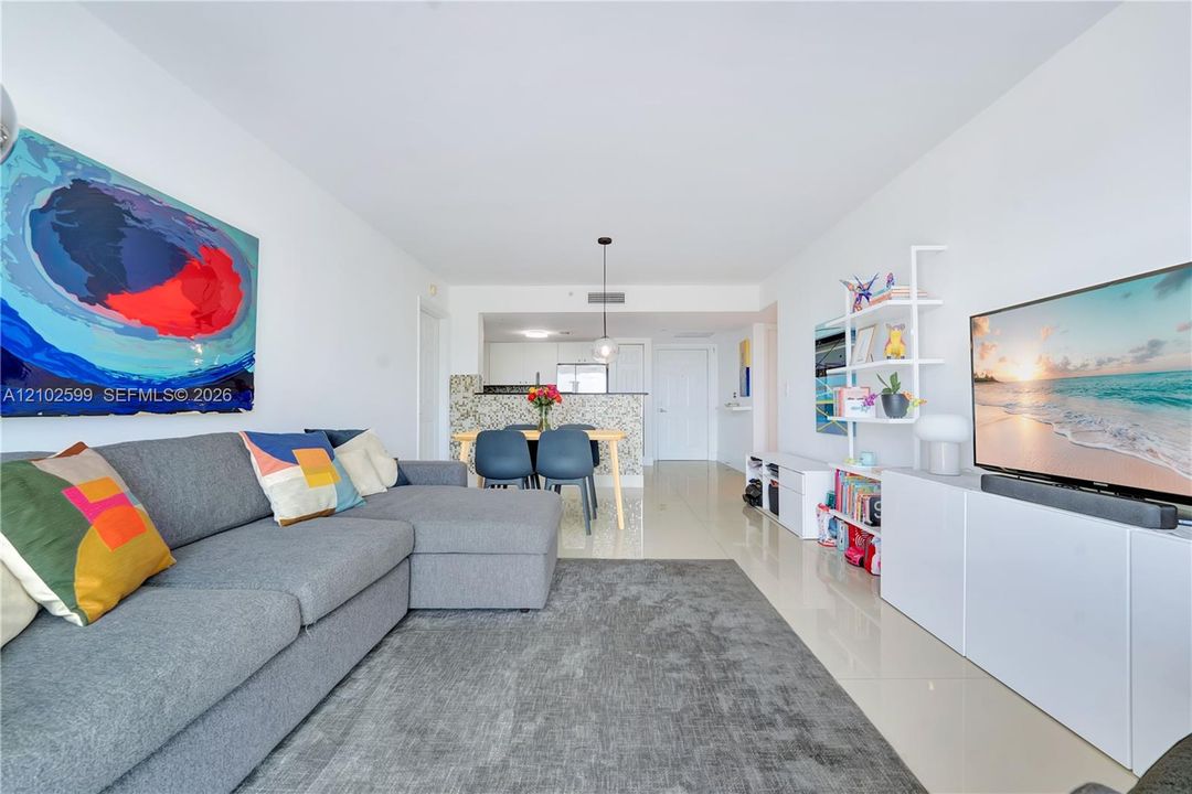 For Sale: $529,900 (2 beds, 2 baths, 1107 Square Feet)