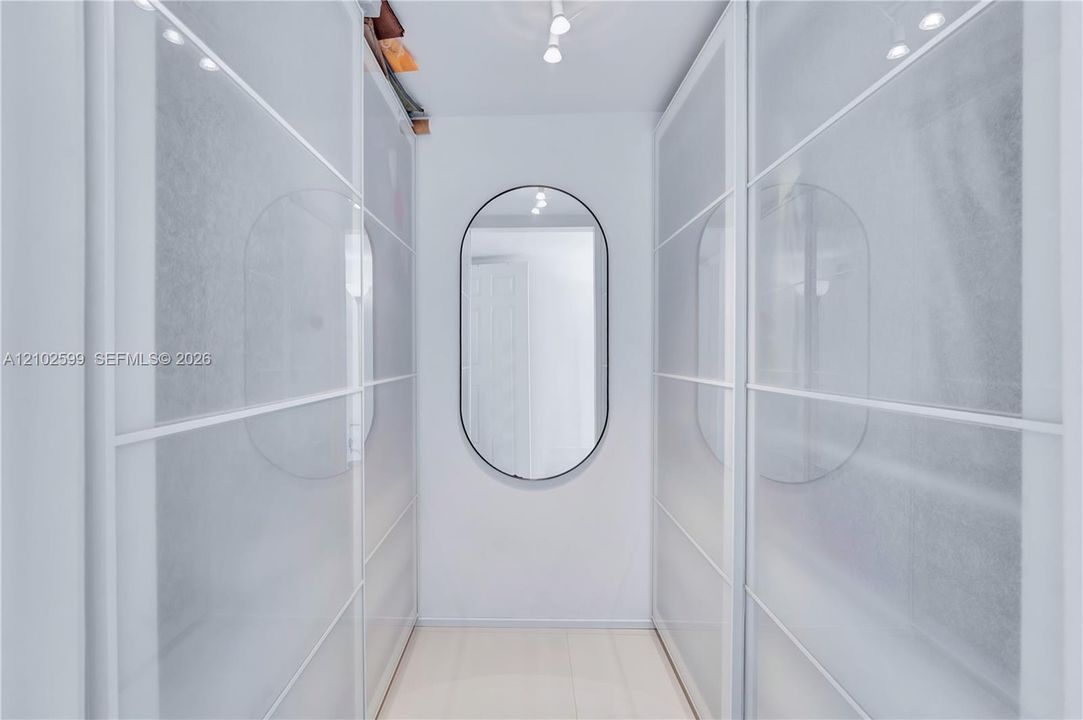For Sale: $529,900 (2 beds, 2 baths, 1107 Square Feet)