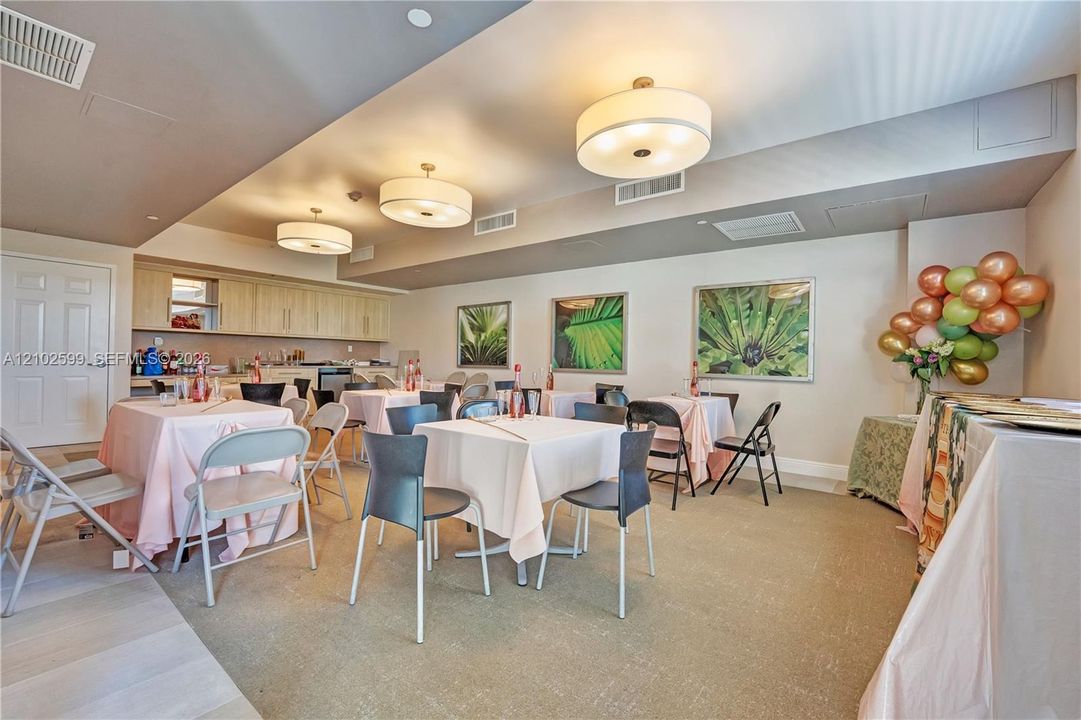 For Sale: $529,900 (2 beds, 2 baths, 1107 Square Feet)