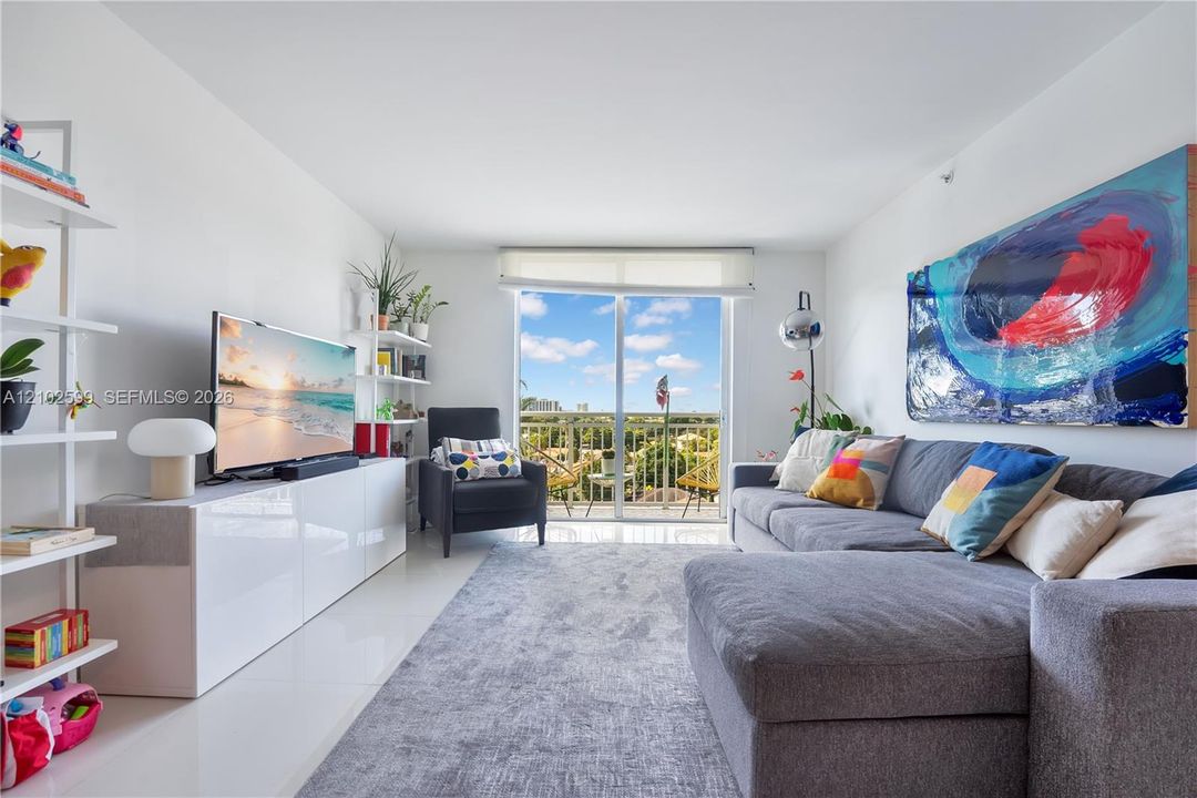 For Sale: $529,900 (2 beds, 2 baths, 1107 Square Feet)