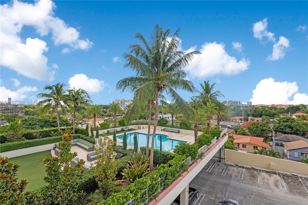 For Sale: $529,900 (2 beds, 2 baths, 1107 Square Feet)